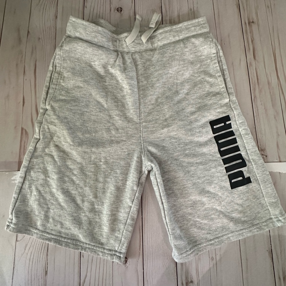 EUC Puma L l knit shorts